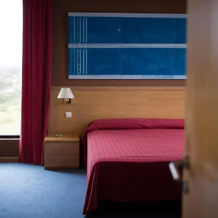 Hotell Puerta De Santillana 3*