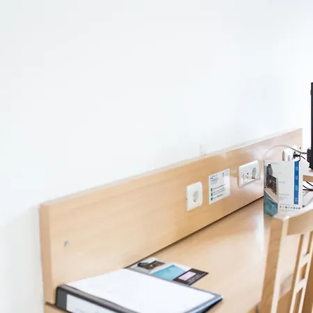 Puerta De Santillana 3*