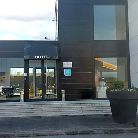 Puerta De Santillana 3*