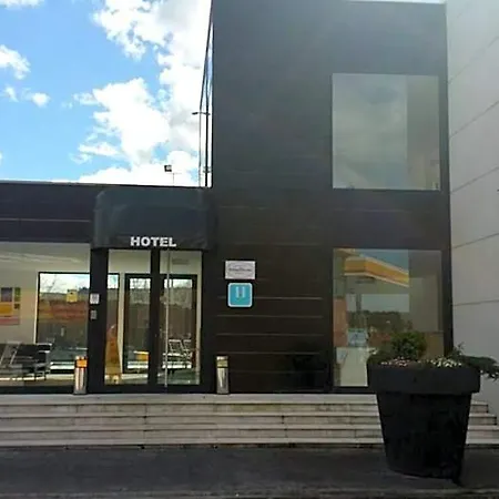 Hotell Puerta De Santillana 3*