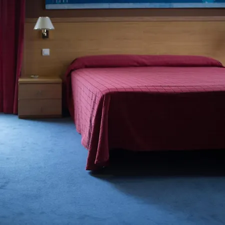 Hotel Puerta De Santillana 3*