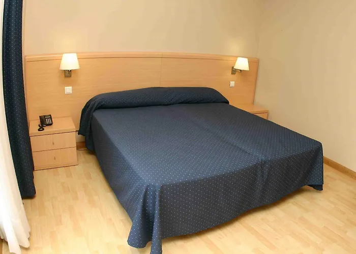 Puerta De Santillana מלון Reocín