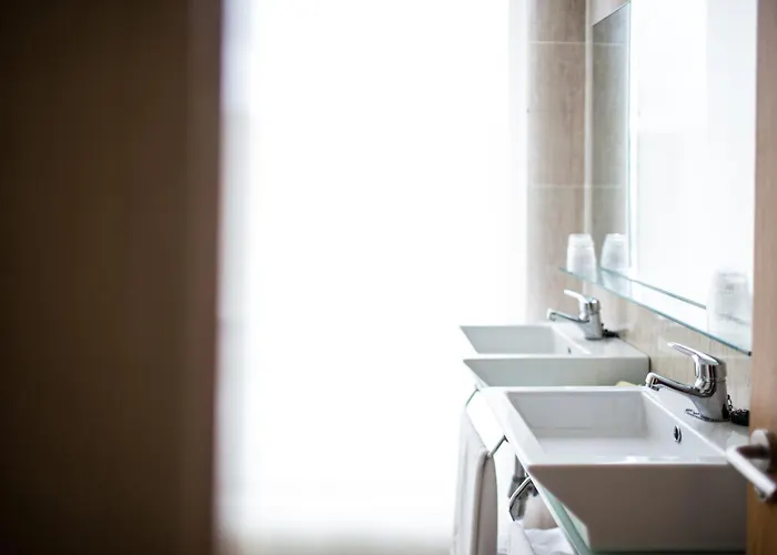 Puerta De Santillana מלון 3*