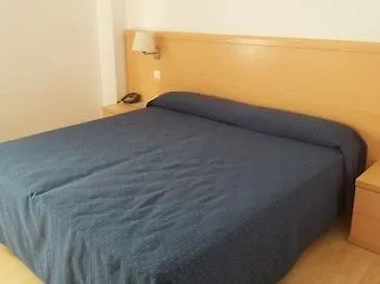 Puerta De Santillana 3*