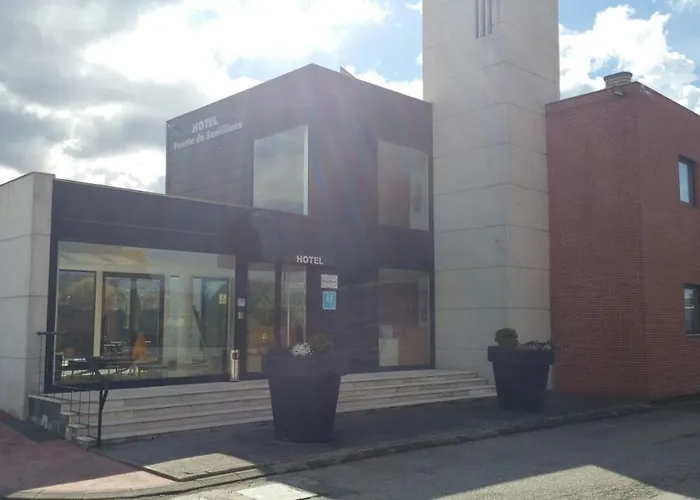 Puerta De Santillana Hotel