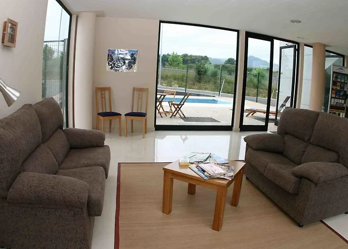 Puerta De Santillana מלון 3*