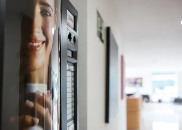 מלון Puerta De Santillana 3*