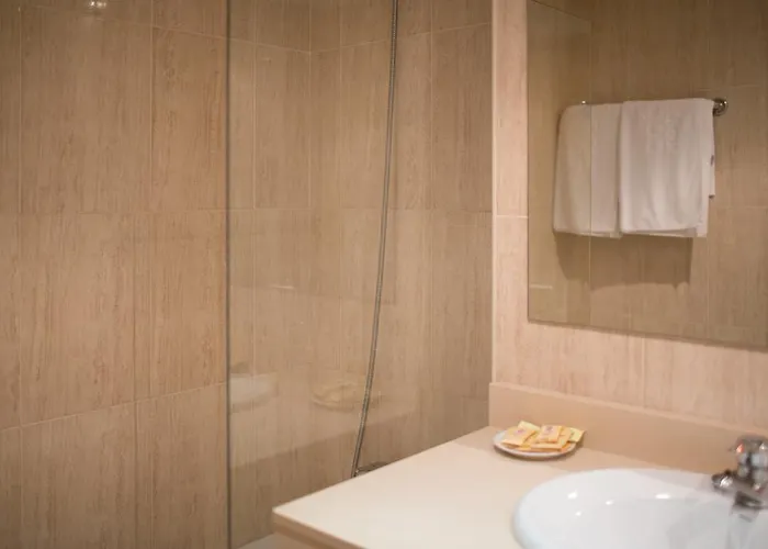 Puerta De Santillana מלון Reocín