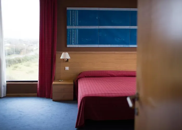 Puerta De Santillana 3*