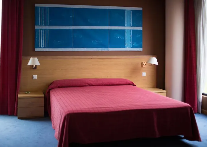 Puerta De Santillana Hotel 3*