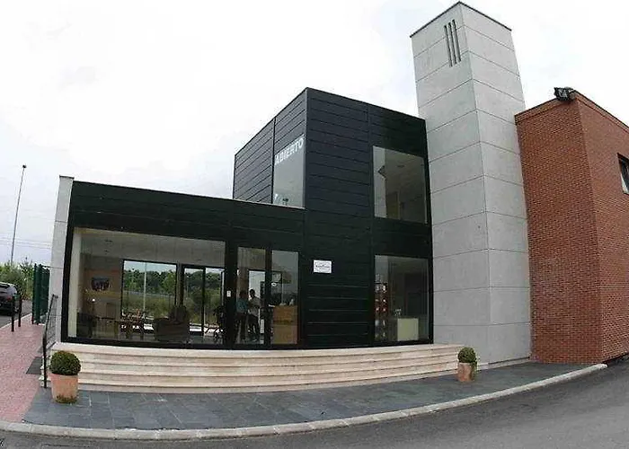 Puerta De Santillana 3*