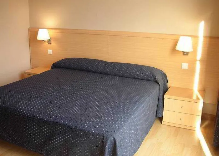 מלון Puerta De Santillana